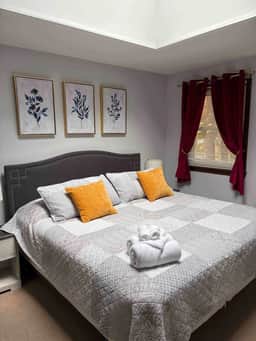 Sylvan Meadow | King Suite Escape in Williston - Image 4
