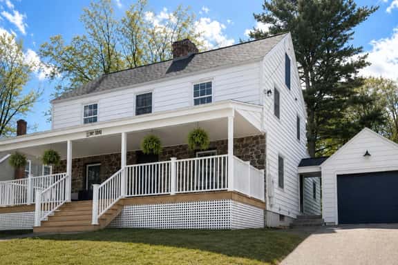 The Farmhouse of Middlebury - Image 1