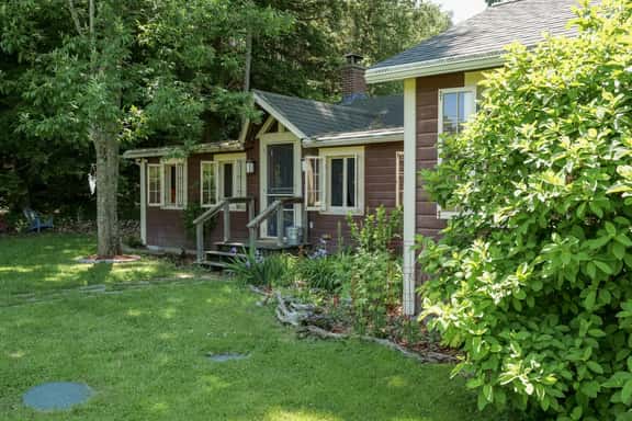 Tots Cabin - Image 1