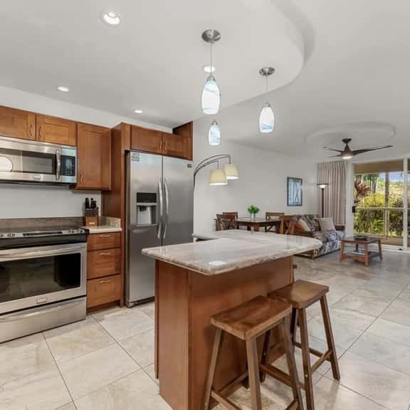 Luxury Condo at Kameole Beach - Image 1
