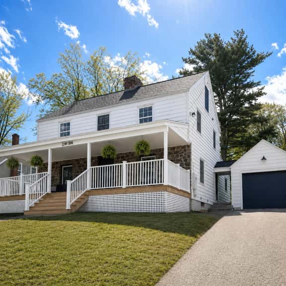 The Farmhouse of Middlebury - Image 1