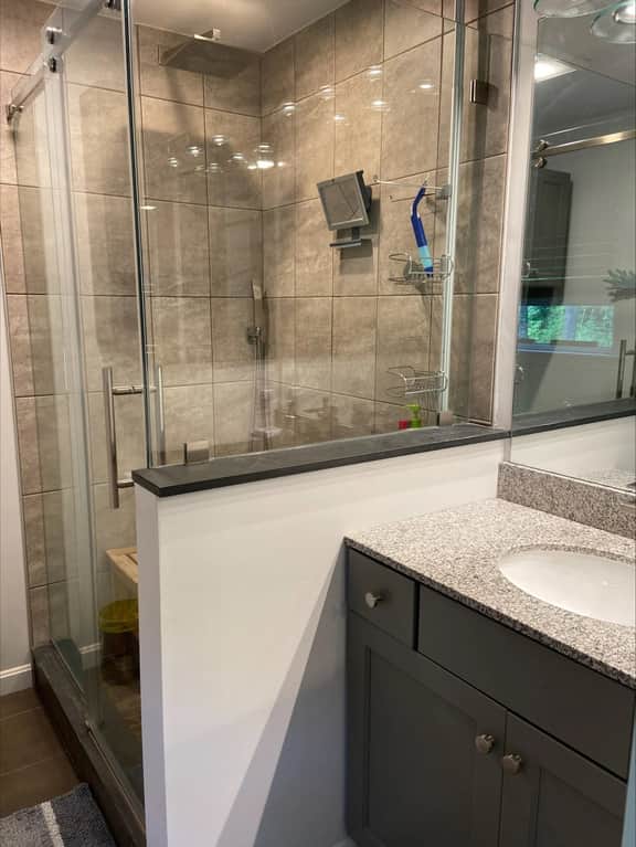 Sylvan Meadow | King Suite Escape in Williston - Image 5