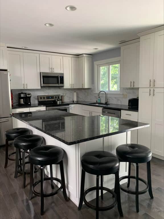 Sylvan Meadow | King Suite Escape in Williston - Image 2